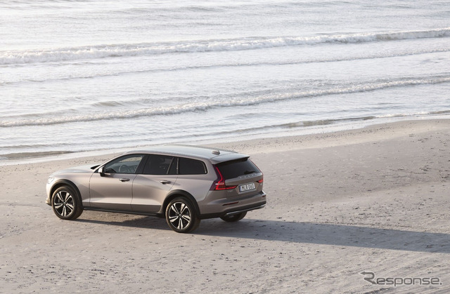ボルボ V60 Cross Country Ultimate B5 AWD