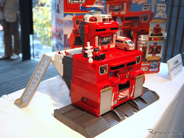 タカラトミー:トミカ「変身出動!ビッグファイヤー&コマンドステーション」