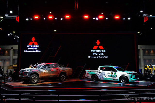 バンコクモーターエキスポのメインステージにはアジアクロスカントリーラリー優勝車と、新たにサポートを行うサーキットレース用トライトンが飾られた