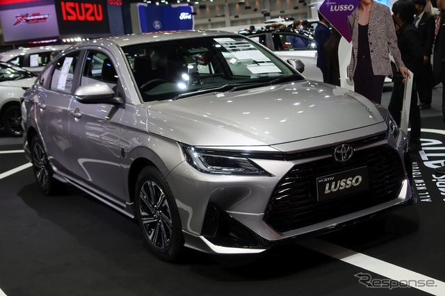 トヨタ ヤリスATIV LUSSO
