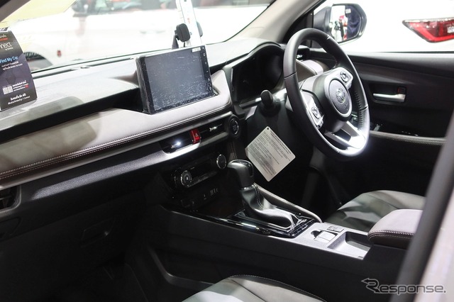 トヨタ ヤリスATIV LUSSO