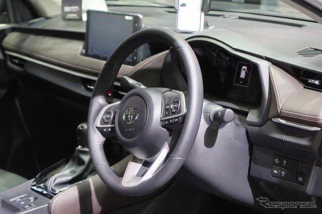 トヨタ ヤリスATIV LUSSO