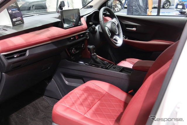トヨタ ヤリスATIV MODELLISTA