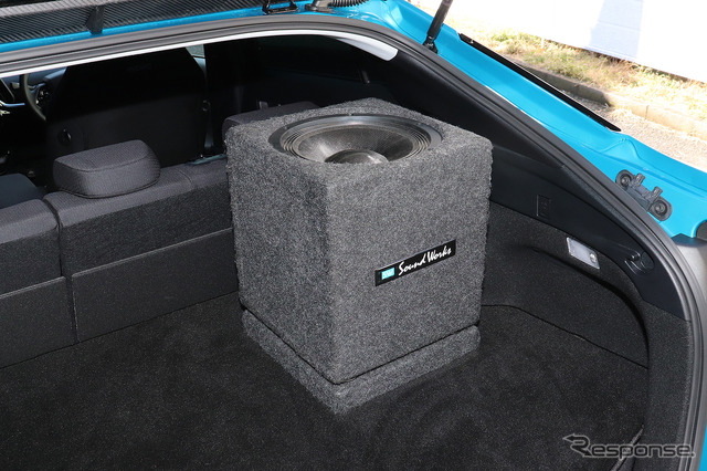 「トヨタ車純正ディスプレイオーディオ」に「パワーアンプ内蔵DSP」を組み合わせてシステムアップした車両の一例(製作ショップ:サウンドワークス<千葉県<)。