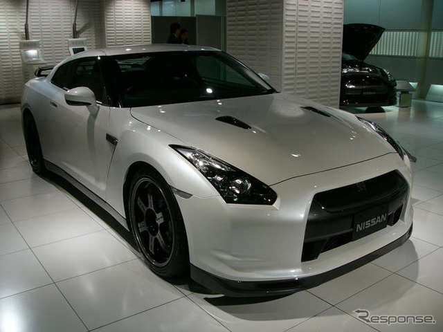 【日産 GT-R スペックV】180cm+・90kg+…お尻がシートにハマらない?