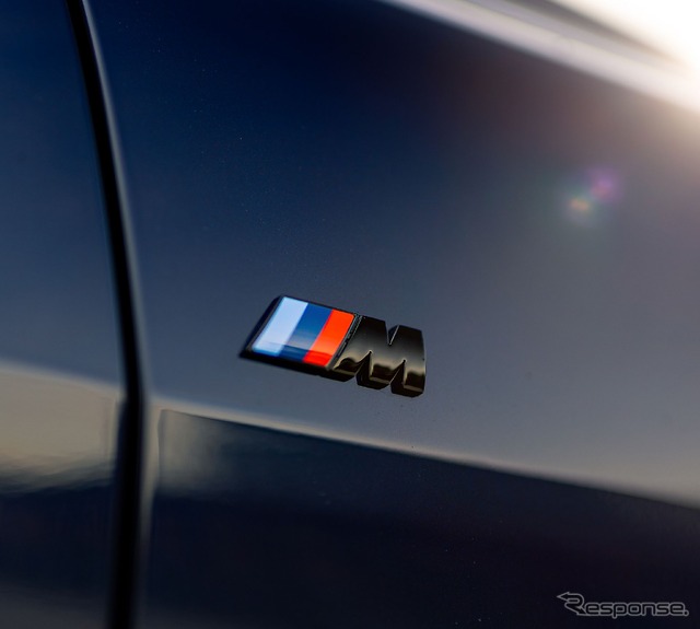 BMW i4 M50 の「Mパフォーマンスパーツ」装着車