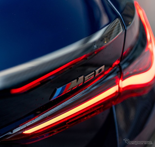 BMW i4 M50 の「Mパフォーマンスパーツ」装着車