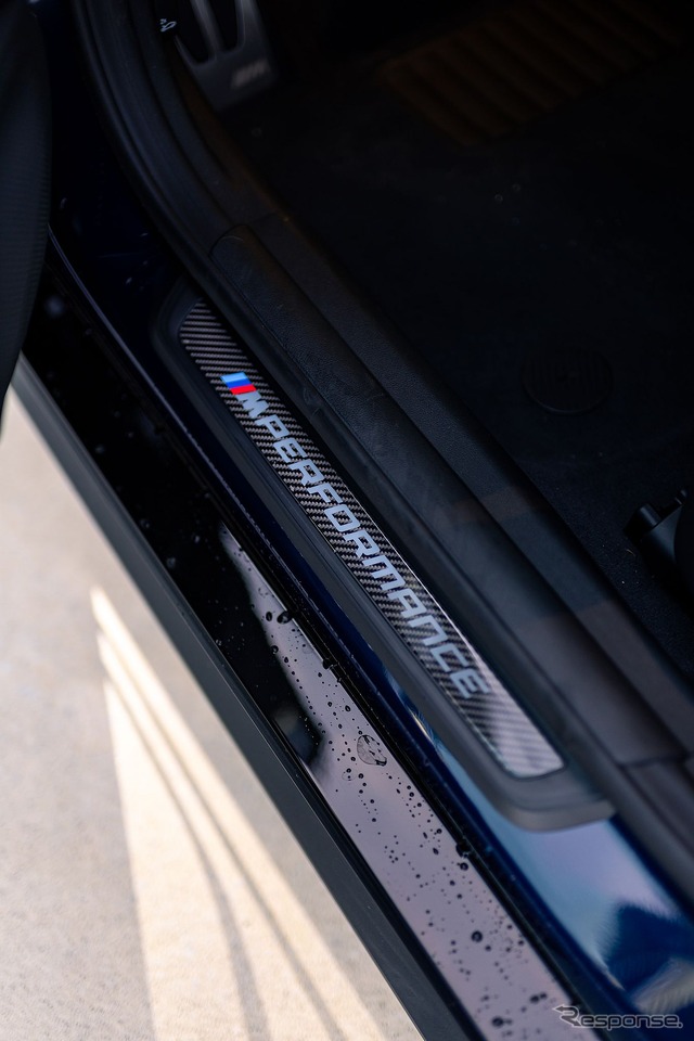 BMW i4 M50 の「Mパフォーマンスパーツ」装着車