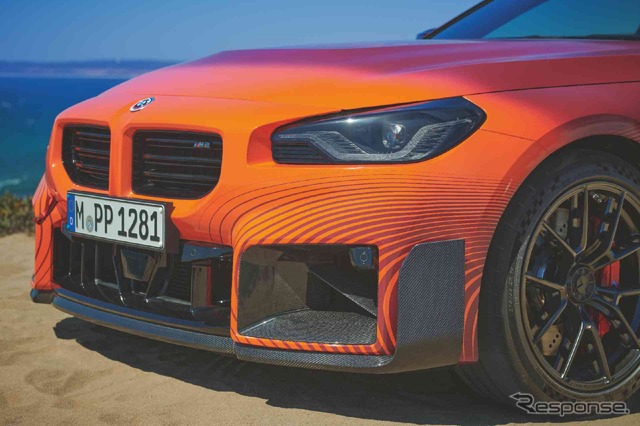 BMW M2 新型の「Mパフォーマンスパーツ」装着車