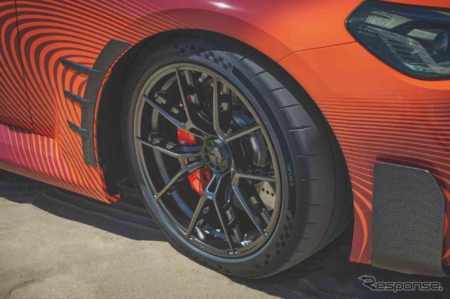 BMW M2 新型の「Mパフォーマンスパーツ」装着車