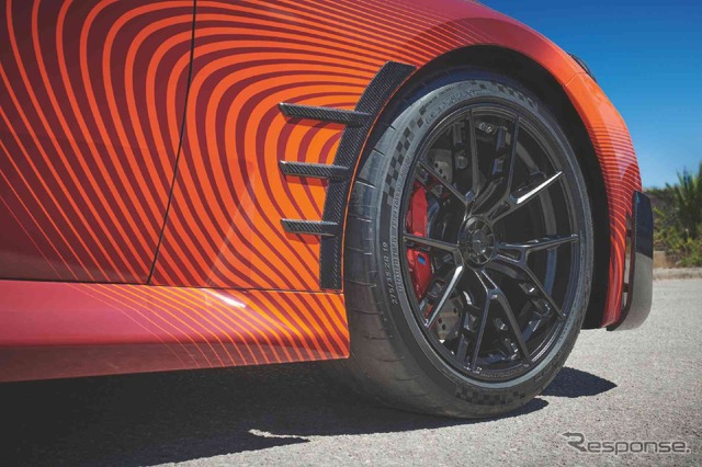 BMW M2 新型の「Mパフォーマンスパーツ」装着車