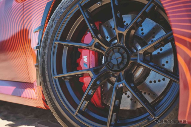 BMW M2 新型の「Mパフォーマンスパーツ」装着車