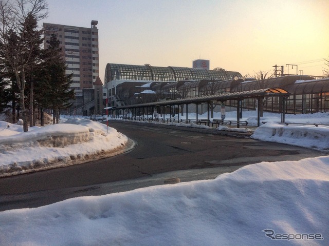 北広島駅前。Fビレッジへのシャトルバスが発着する。