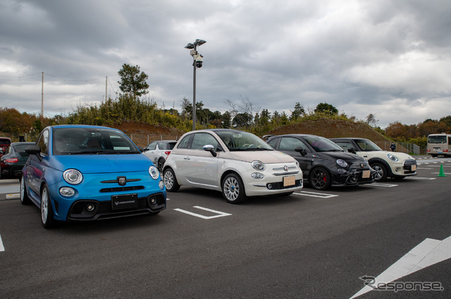 2台のアバルト595コンペティツィオーネの間には500C。奥はMINI。3車種ともビーカー女子に人気の車