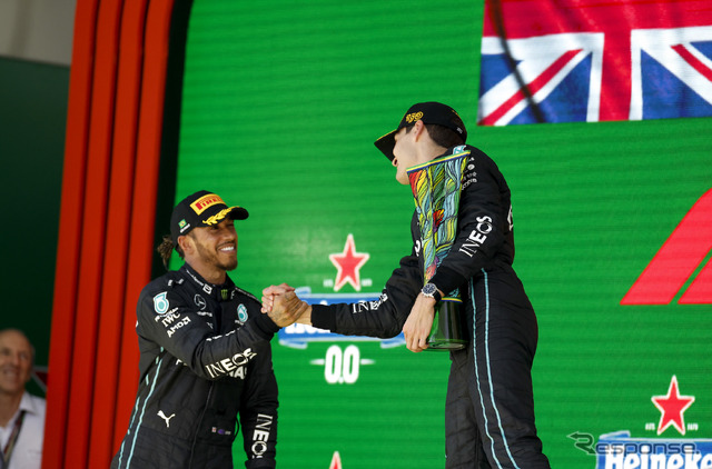 ルイス・ハミルトン(左)は2022年シーズン、自身16年目のF1参戦にして初めての年間0勝だった(写真は2022年サンパウロGP=2位)。