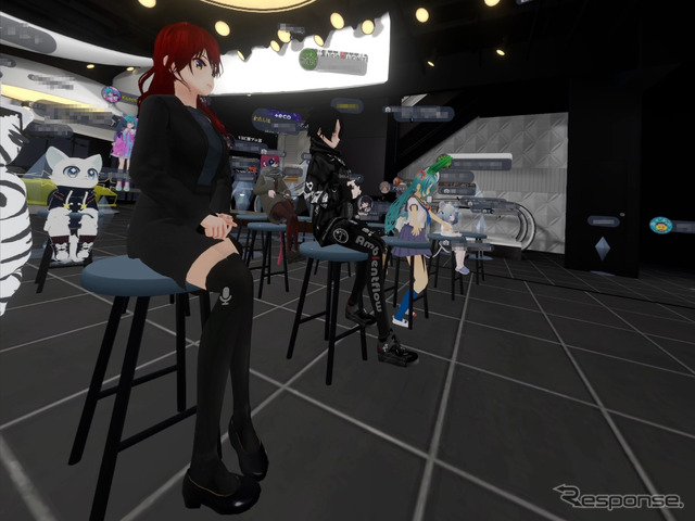 入江氏のトークを聞くVRChatに集結したファンのみなさん。
