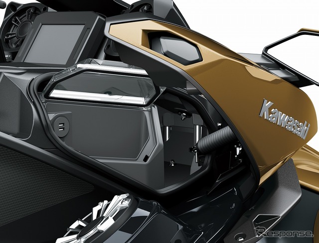 イージーアクセスストレージ40Lを含めた総容量168.5Lの収納システム(JET SKI ULTRA 310LX)
