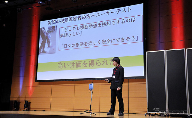 ゼネテック ビジネスコンテスト「DXチャレンジ2022」で「スマート盲導杖」を提案する高田悠希さん