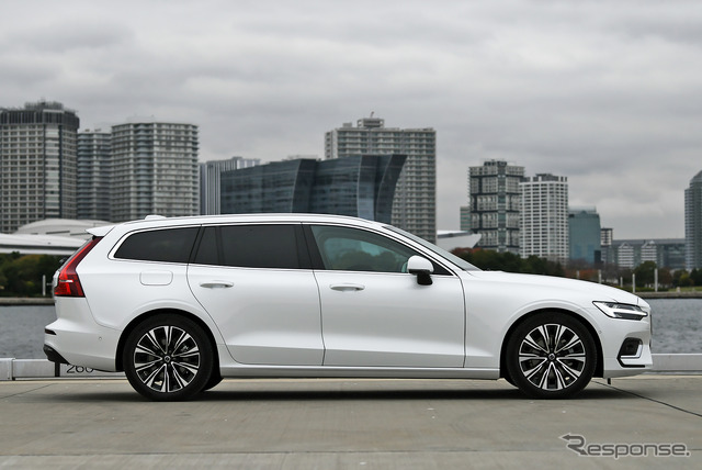 ボルボ V60 アルティメイトB4