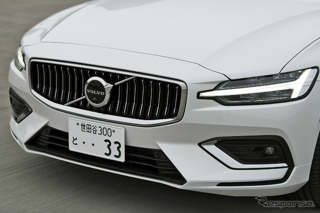 ボルボ V60 アルティメイトB4