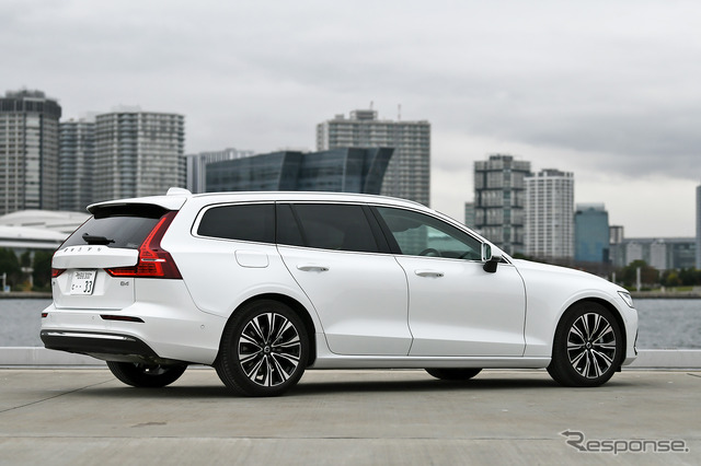 ボルボ V60 アルティメイトB4