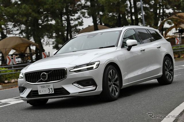 ボルボ V60 アルティメイトB4