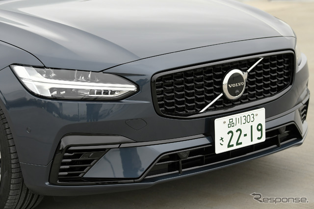 ボルボ V90 リチャージ アルティメイトT8 AWD