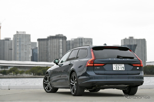 ボルボ V90 リチャージ アルティメイトT8 AWD