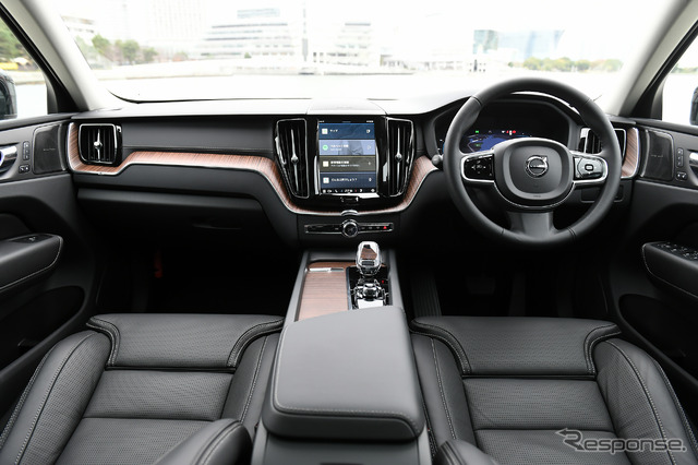 ボルボ XC60 リチャージ アルティメイトT6 AWD