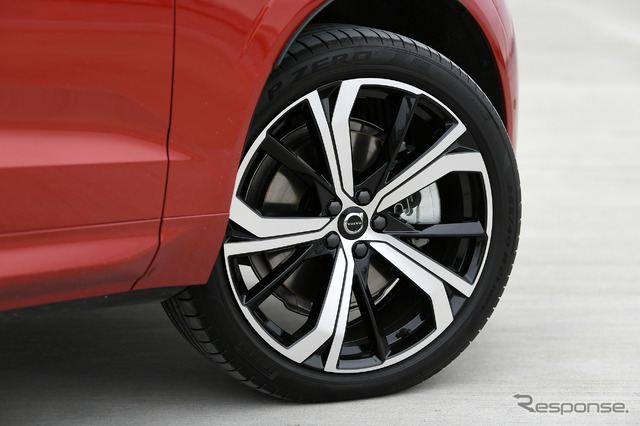 ボルボ XC60 リチャージ アルティメイトT6 AWD
