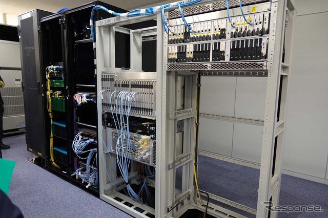 NTTドコモの親局(CU/DU)。異なるベンダーのシステムが組み込まれていた
