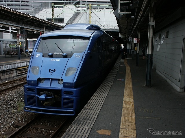 新たに鹿児島本線赤間駅に停車する『ソニック』。