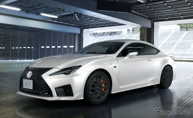 レクサス RC F（ホワイトノーヴァガラスフレーク）＜オプション装着車＞