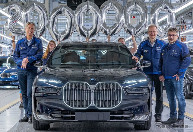200万台目のBMW 7シリーズとしてドイツ・ディンゴルフィング工場からラインオフした i7 の「xDrive60」