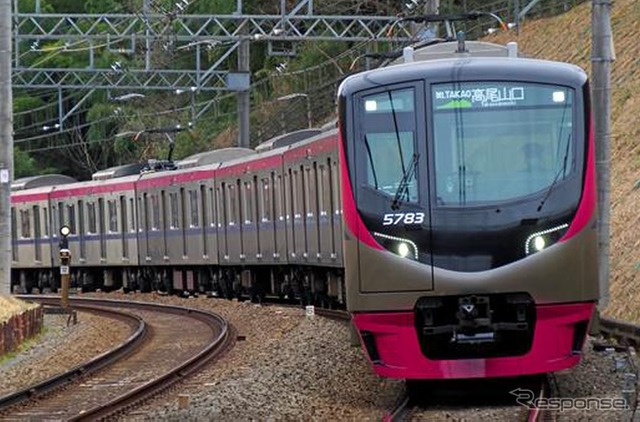 1・2号がサイクルトレインとなる『Mt.TAKAO号』。