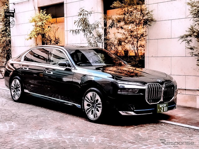BMW i7