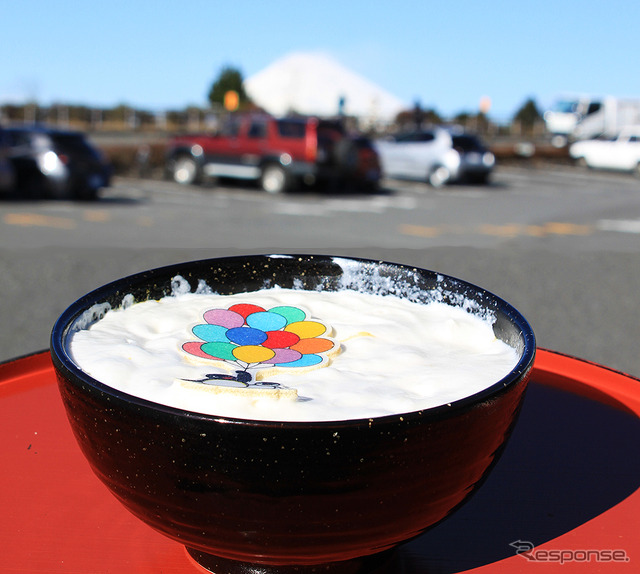 富士急行グループになった新生「森の駅 箱根十国峠」(Mt FUJI VIEW PARKING)で味わえる「PINGU~雲カレーうどん~」