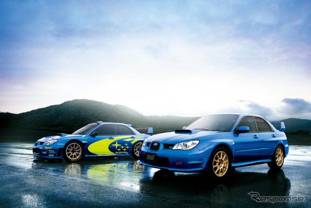 スバル インプレッサWRC2006 プロトタイプ(左)/ セダン WRX STI(右:2代目、2006/BBS製鍛造17インチアルミホイールはメーカー装着オプション)