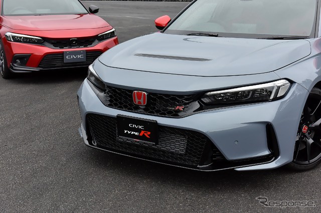 ホンダ シビックタイプR(右)とシビック(左)純正アクセサリー装着車