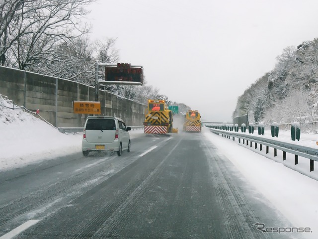 除雪作業車