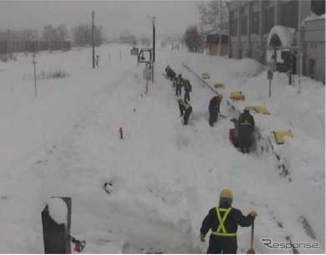 12月26日、石北本線生田原駅の除雪作業。