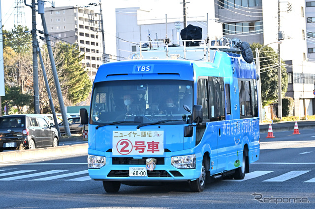 「地球を笑顔にするくるま」コースターベースのFCEV車両