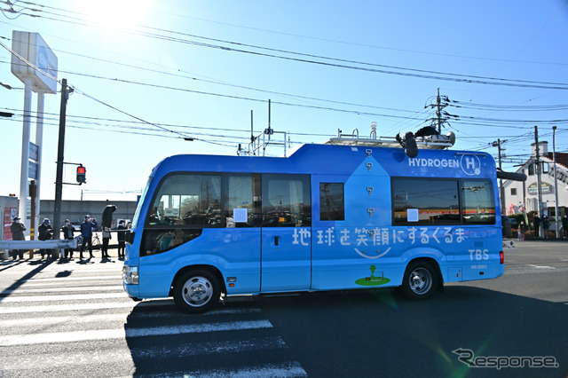 「地球を笑顔にするくるま」コースターベースのFCEV車両