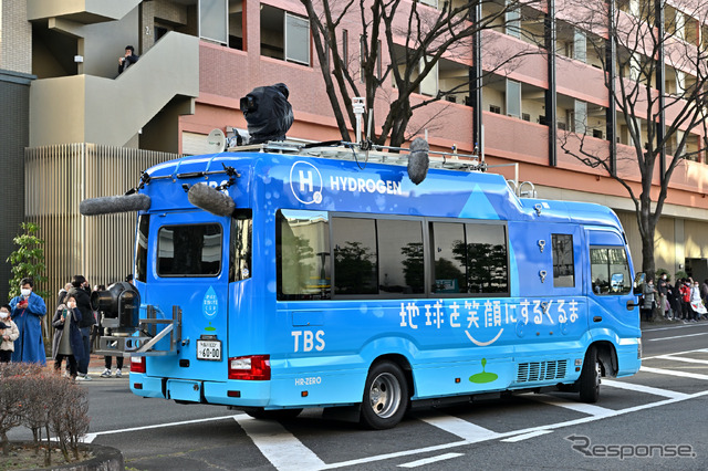 「地球を笑顔にするくるま」コースターベースのFCEV車両