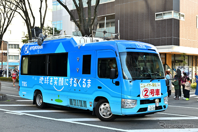 「地球を笑顔にするくるま」コースターベースのFCEV車両