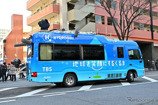 「地球を笑顔にするくるま」コースターベースのFCEV車両