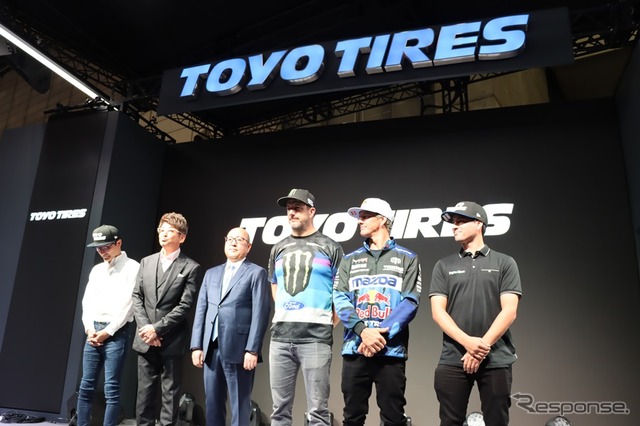 左から川畑真人選手、哀川翔さん、清水隆史社長、ケン・ブロック選手、マッド・マイク選手、アラン・アンプディア選手。