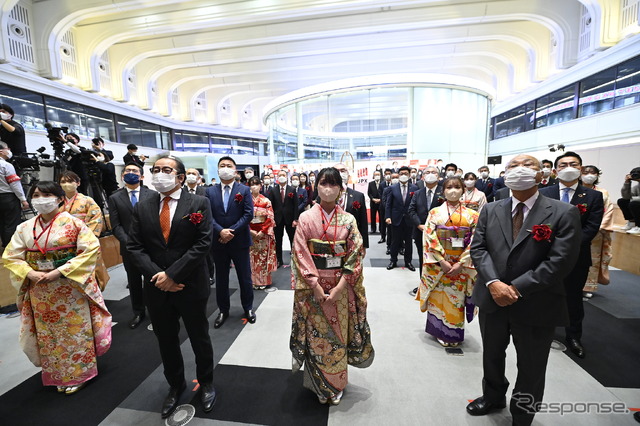 東証大発会