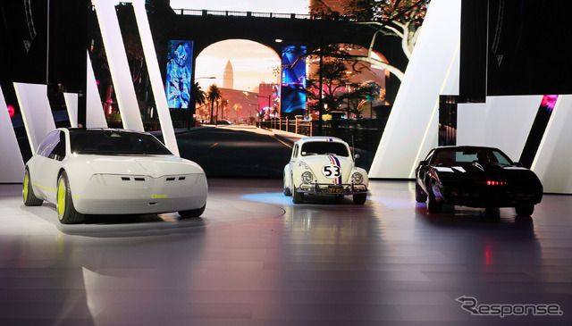 BMW i VISION Dee、ハービー、ナイト2000(左から)