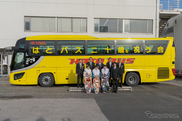 今年から「はとバス二十歳(はたち)を祝う会」に名称が変更。